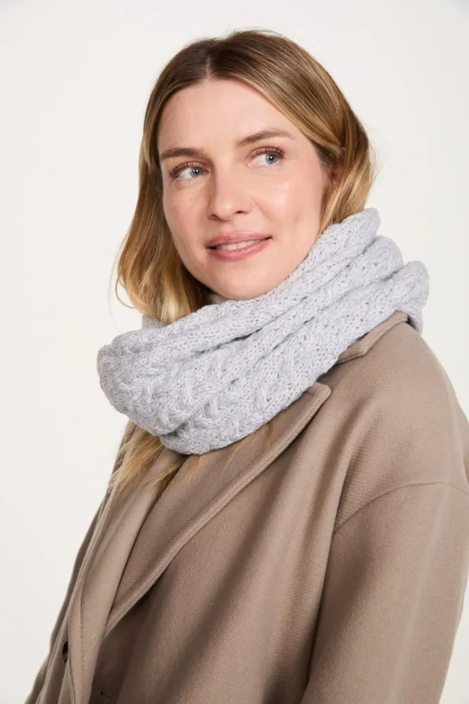 Écharpe tour de cou Newport Aran Cable - Gris plume Aran Woollen Mills