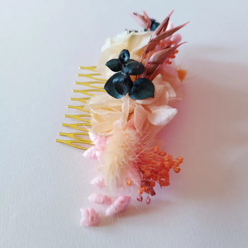 "Éclats Solaires" Peigne Floral fleurs séchées mariage– Rose, Orange & Pêche 🌞 Rose Aux Joues Créations