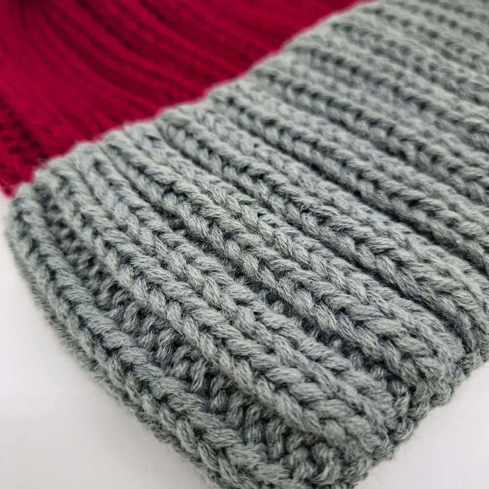 Bonnet de père Noël tricoté, rouge / gris Snazzy Santa