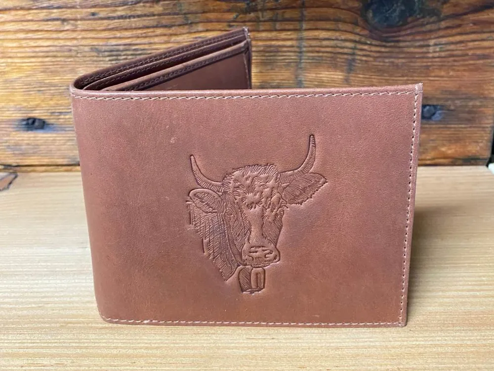 Portefeuille en cuir naturel orné d'un motif vache