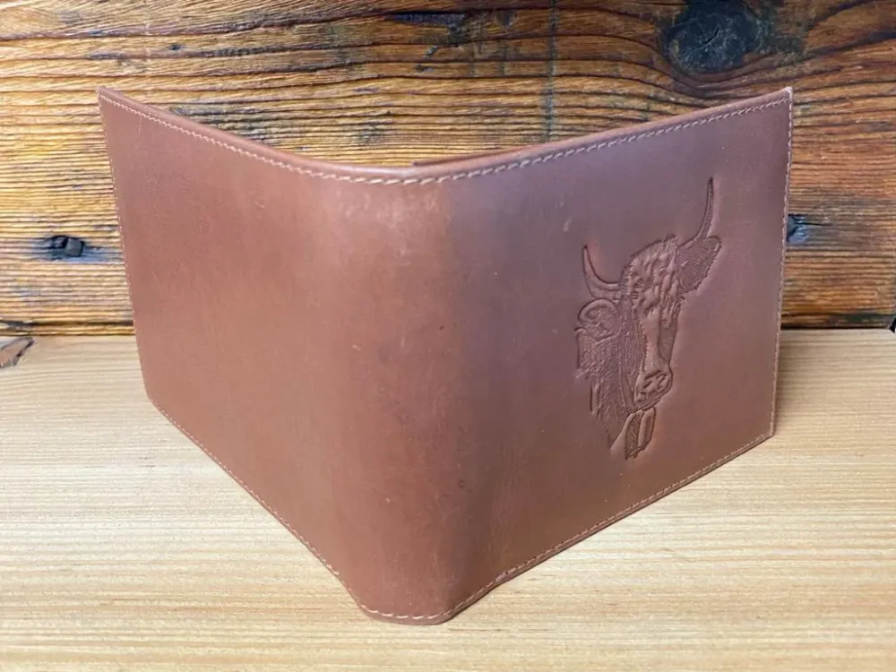 Portefeuille en cuir naturel orné d'un motif vache