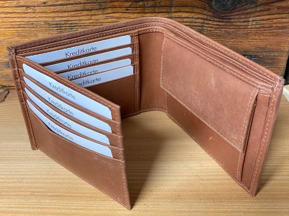 Portefeuille en cuir naturel orné d'un motif vache